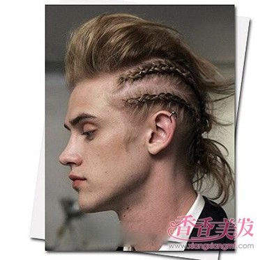 ��ʿͷ���������м�Ĺĵ���Ƭ �к�ͷ������