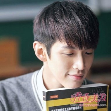 男生碎发怎么造型 男生酷酷碎发头型