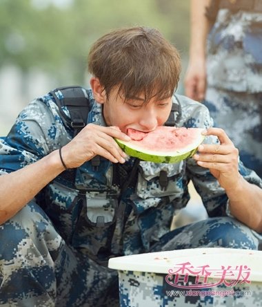 �Թ����л��ֶ� ���Ӻ�С���ⷢ����˧��