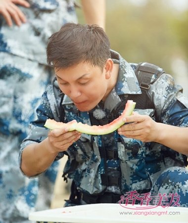 �Թ����л��ֶ� ���Ӻ�С���ⷢ����˧��