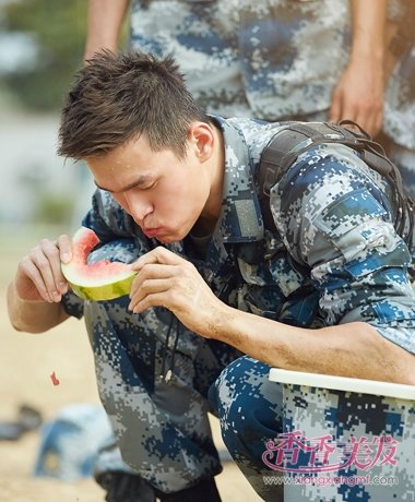 �Թ����л��ֶ� ���Ӻ�С���ⷢ����˧��