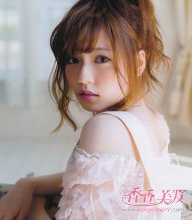 胖圆脸的适合什么发型 圆脸的女生适合什么发型