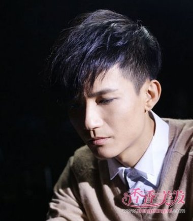 只剪两边的头发发型 男士发型两侧剪完中间的怎么留好看图片