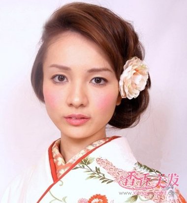 �ձ���Ůͷ����ô�� �ձ�Ů�˵�ͷ���̷����൱�����˽��