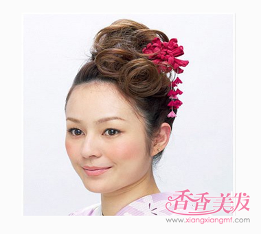 �ձ���Ůͷ����ô�� �ձ�Ů�˵�ͷ���̷����൱�����˽��