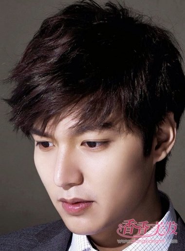 睡觉前怎么让头发蓬松 男生怎么做发型