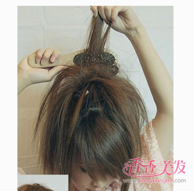 ����ͷ�̷���ô�� Ů���ڼ�����ͷ������