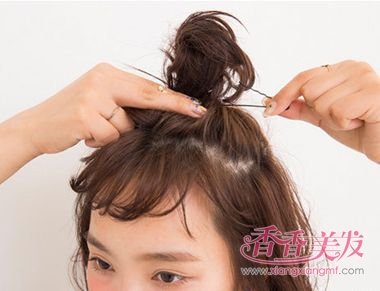 ����ͷ�̷���ô�� Ů���ڼ�����ͷ������