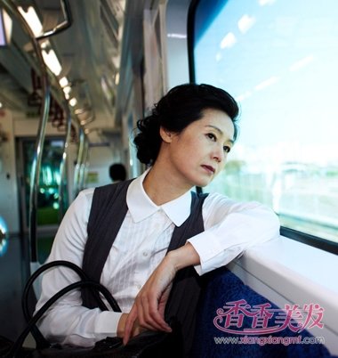 ������ְҵŮ��ͷ������ ����Ůְҵʱ�з���