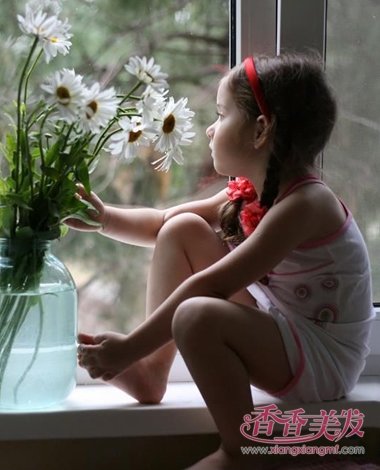 Ů���ӵ�ͷ���ı෨ СŮ���ӱ���ͷ����ȫ