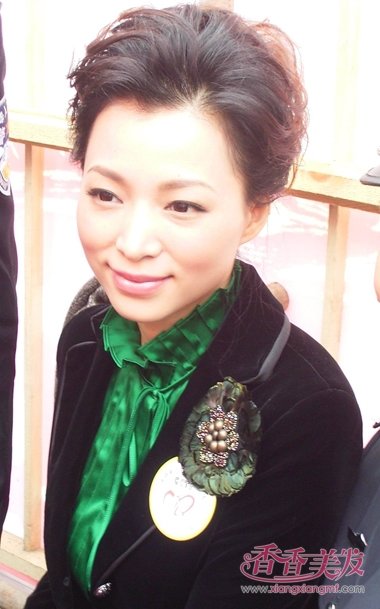 �����ж̾�������������Ů ��Ů��������չ��