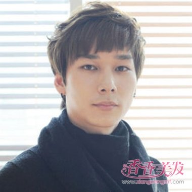 男生有咬肌的适合什么发型 男士流行的发型