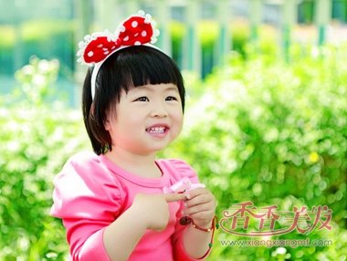 ����СŮ���ӵ�ͷ�� ��Ů������ͷ�Ľ̷�ͼƬ