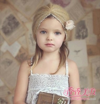 ����СŮ���ӵ�ͷ�� ��Ů������ͷ�Ľ̷�ͼƬ