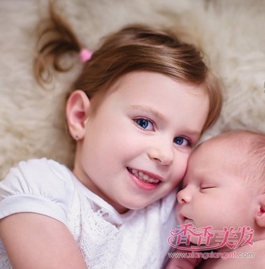 СŮ���ӵĶ̷������������ֵ� ��ͯŮ����������ͼƬ͸�Ż�����ĸо�