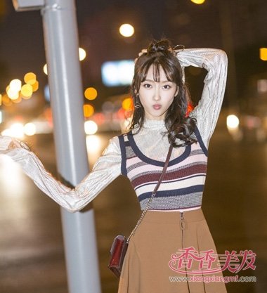 ��贰����ڶ�������Ů ����ױ�����鶯��������