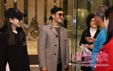 ����������Babyͦ�жǸ��� ��ֱ�������ɫñ�ӳ��п��