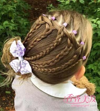 Ůͯ�����Χ��ͷһȦ ��ͯ���黨��������ÿ�