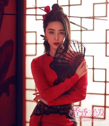 ������Ϊ���̬ �������������ݺ�ɫ�ܾ���