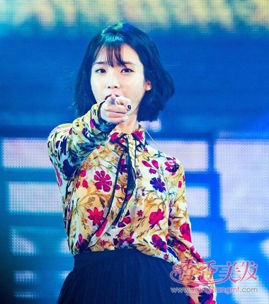 �������صĶ̷���Ե IU��̨��̷��ȱ���