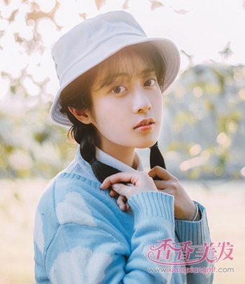 ����ѧ���ж̷���β�跢�� �̷�Ůѧ����β�跢��