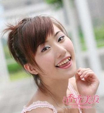 ����ѧ���ж̷���β�跢�� �̷�Ůѧ����β�跢��