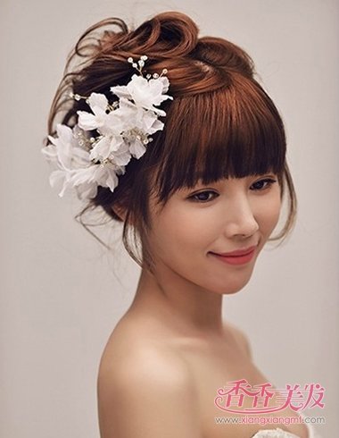 脸细长的女生适合什么新娘发型 影楼最新:长脸型的人适合哪种发型