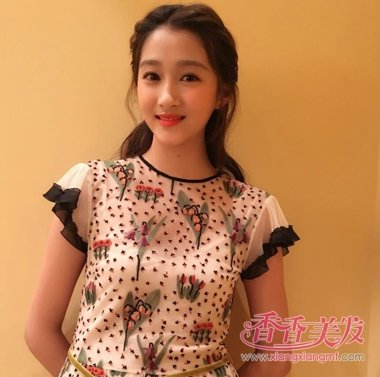 ����ͮ�������������ഺ���� 18�����ͮʾ������������Ů����