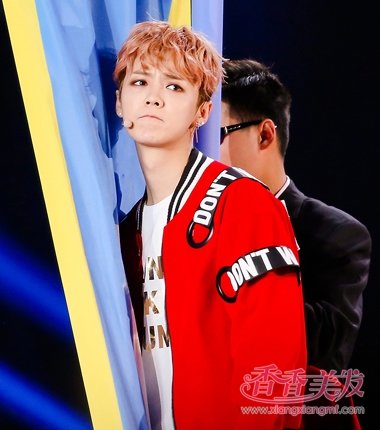 ¹������õ��𳬶̷�˧���� ��������¹��ǰ��Ⱦ������