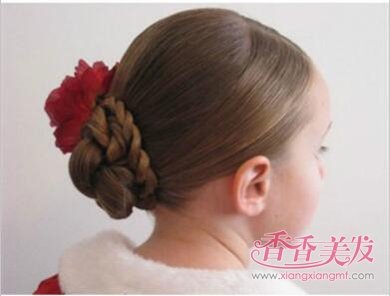 СѧŮ�����ͼ����� Сѧ��������Ư�����ͷ�����ʱ�е�������