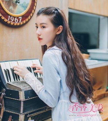 �д�У��������ҵ���ͷ ѧ��Ů���������������𳤷�����