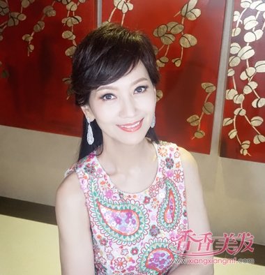 ����֥��ɫȹ����������ʮ�� 60+����֥�������ŷ������ﲻ�Ϸ����Ů