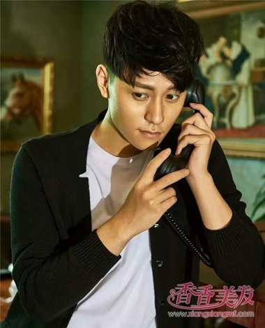 杨紫秦俊杰公开爱情撒狗粮 秦俊杰清新阳光男生发型男友力max