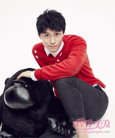 杨紫秦俊杰公开爱情撒狗粮 秦俊杰清新阳光男生发型男友力max