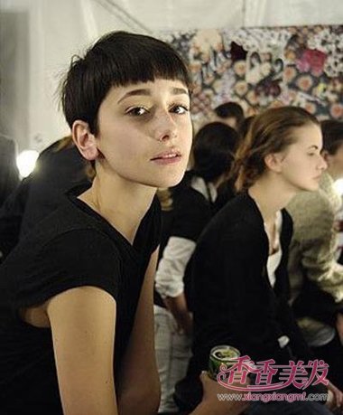 ˧���ĳ��̷��� Ů�����̷�˧������