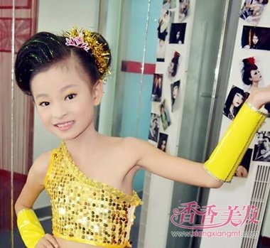 Ҫ��һ�ߵĶ�ͯ��̨���ݵ�ͷ����ô���ÿ� ��̨��ʲôͷ���ÿ�