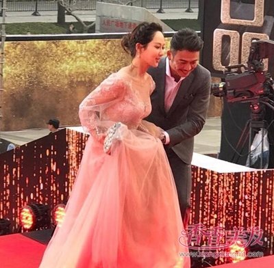 ��һ���Ů������һ�����Ů�� ���ϱ��̷�������Ůȹ������