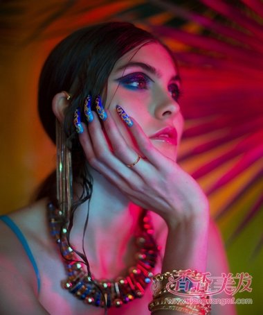 ������ɾ������ʵ���β ����������β����