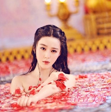 ���γ���װ��ϴ����ĻЦ�磡 Ů������ԡ��װ�����̵�