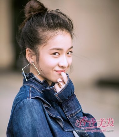 ����������ҵ����ϡ���ѩӭ��W�ഺ��ɢ�� ��ѩӭʾ��У԰Ů����������