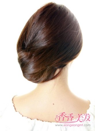 ������һ��Ů����һ�����ִ󷽵ķ��� �򵥴��ֺÿ��ķ���