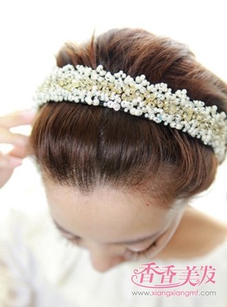 ������һ��Ů����һ�����ִ󷽵ķ��� �򵥴��ֺÿ��ķ���