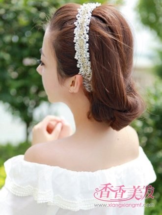 ������һ��Ů����һ�����ִ󷽵ķ��� �򵥴��ֺÿ��ķ���