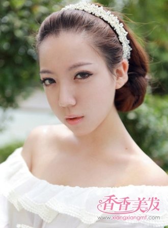 ������һ��Ů����һ�����ִ󷽵ķ��� �򵥴��ֺÿ��ķ���