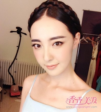 ��¶��ȹ����һЦ��Ů�� ��¶���ķ��;������