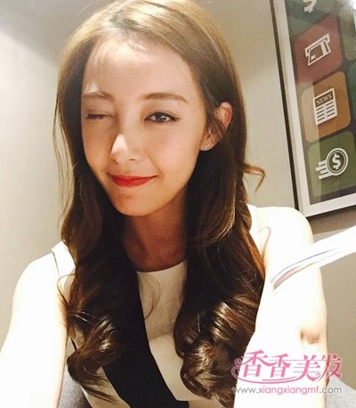 ��¶��ȹ����һЦ��Ů�� ��¶���ķ��;������