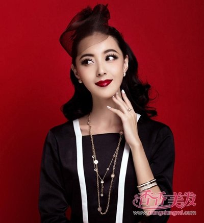 ��¶��ȹ����һЦ��Ů�� ��¶���ķ��;������