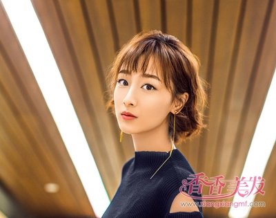 Ҷ��ʺ��ڴ�+����ȹ����������Ů�� Ҷ��ʾ������ʱ���ж̷�