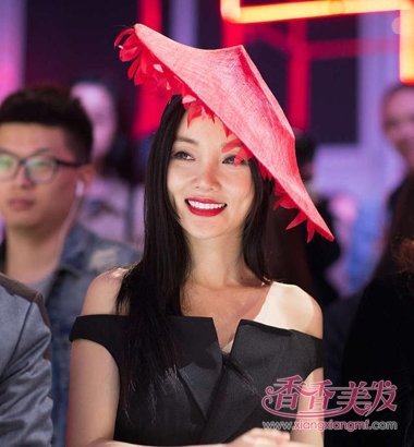 ��С贶������Ӳμ�ʱװ���������� ��С贸��Է����̵�