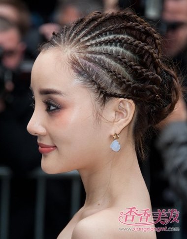 ��С贶������Ӳμ�ʱװ���������� ��С贸��Է����̵�